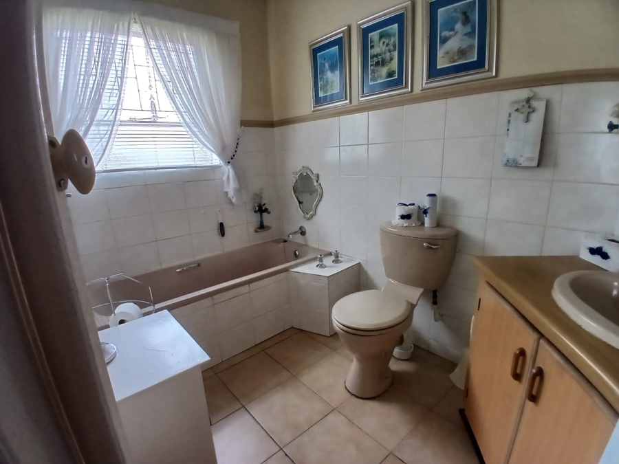 To Let 3 Bedroom Property for Rent in Fleurdal Free State